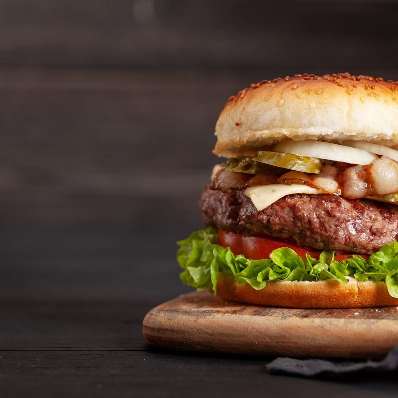 homemade-tasty-beef-burger-FRT5PYB